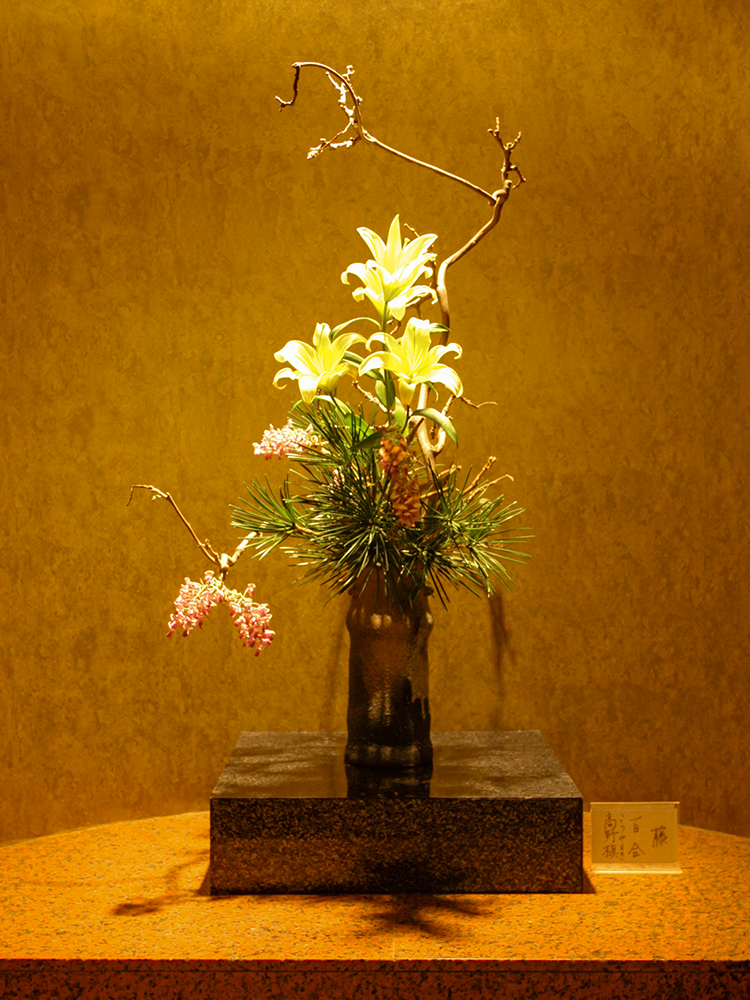 生け花でおもてなし 鐘山苑の過ごし方 富士山の見える温泉旅館 富士山温泉ホテル鐘山苑公式hp