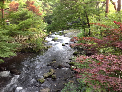 富士山温泉ホテル鐘山苑：桂川