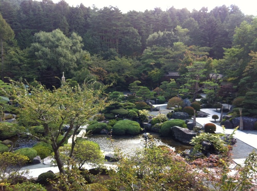 庭園の紅葉情報｜富士山温泉ホテル鐘山苑